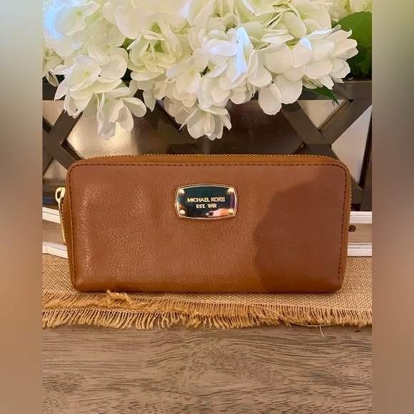 Michael Kors Large Brown Pebbled Leather Zip Around Continental Wallet | EUC - Picture 3 of 10